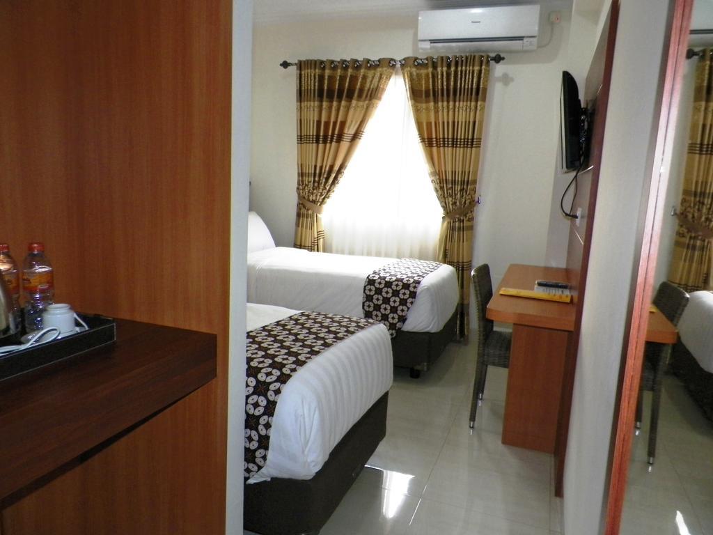 Maranatha Grand Hotel Yogyakarta Phòng bức ảnh